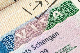 ¿Qué necesita un peruano para viajar a Francia?